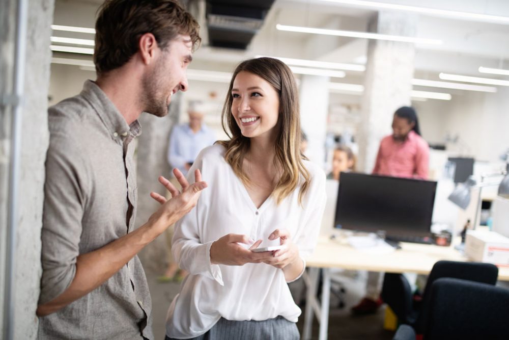 equipe de cvcrea travaillant sur les fonctionnalités